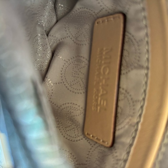 Michael Kors Wristlet - Picture 5 of 8